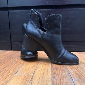 Steve Madden Digits Cutout heeled Ankle Chelsea Booties Black Leather size 10